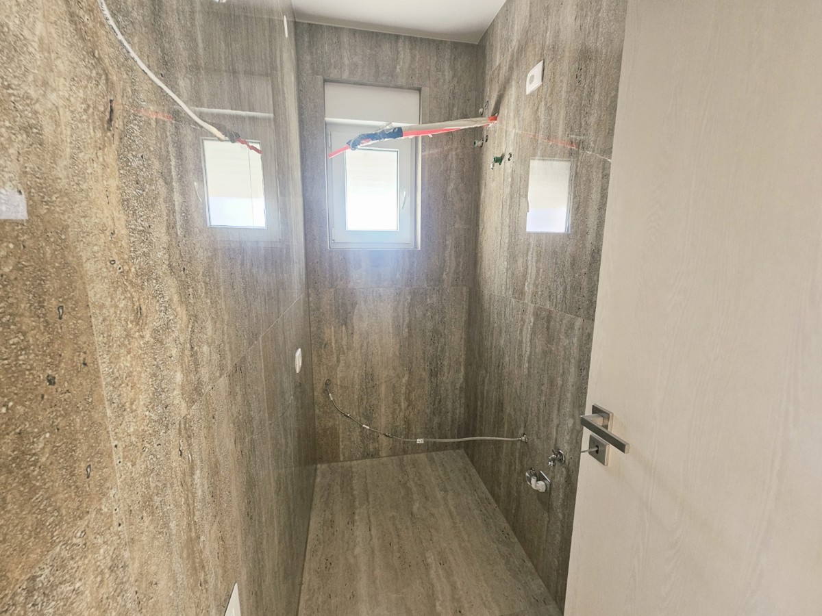 Nuova costruzione: bifamiliare con piscina vicino a Buje